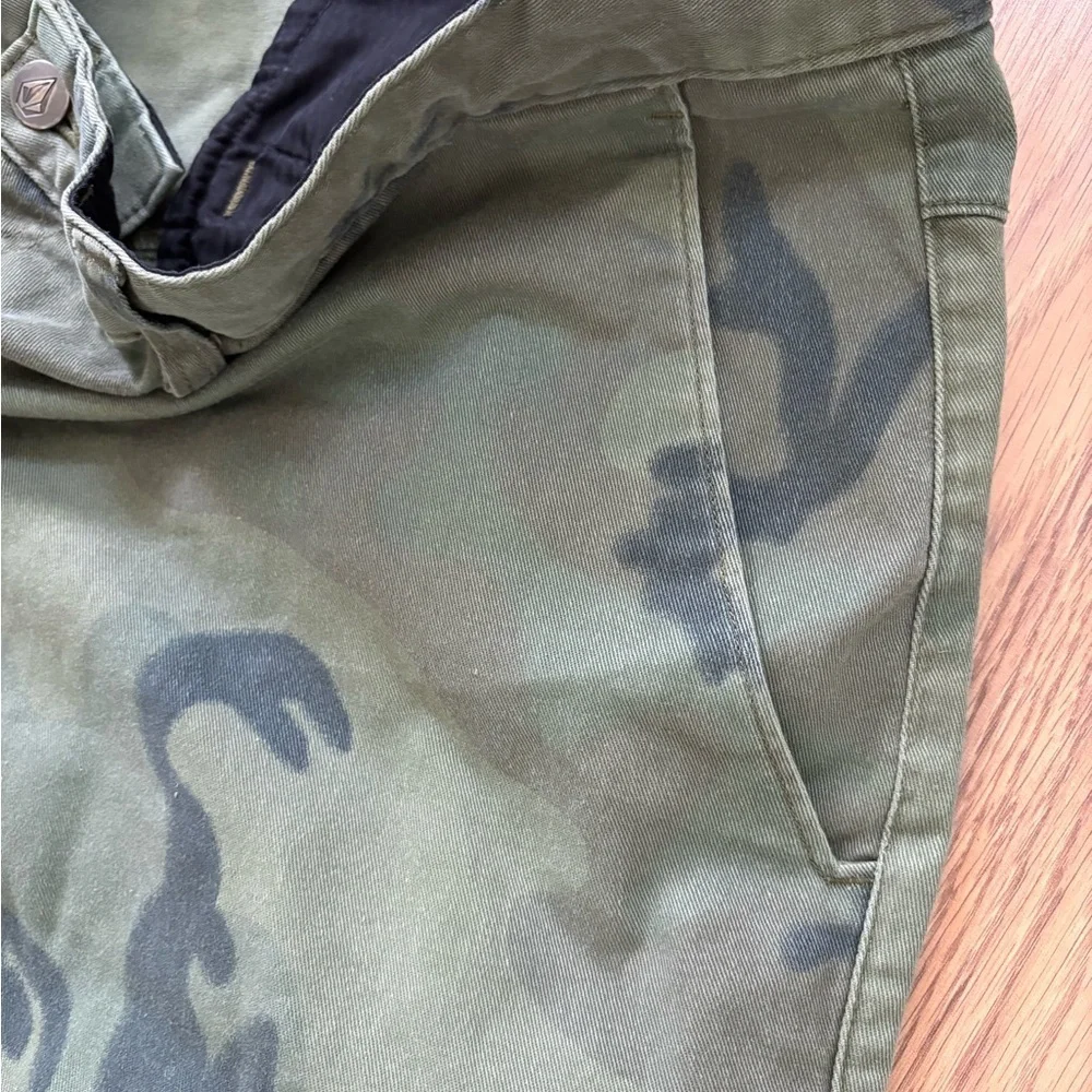 Men’s Camouflage shorts- stylish and comfortable for outdoor adventures